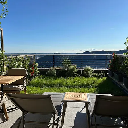 Exclusive Flat On With Panoramic Views *